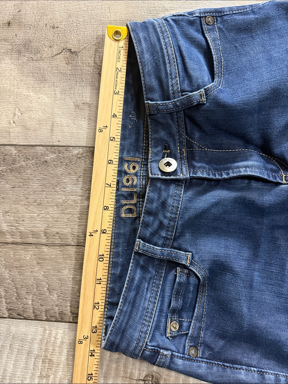 DL1961 women’s Indigo Blue Slim Jeans